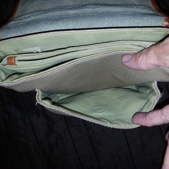 Vintage Dooney & Bourke Leather  Handbag Purse Messenger  Light Brown & Brown - Picture 16 of 16